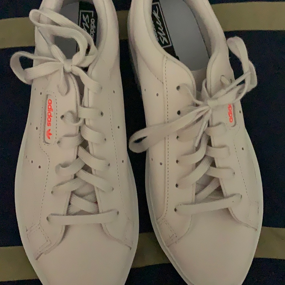 NWT: Adidas light pink tennis shoes
